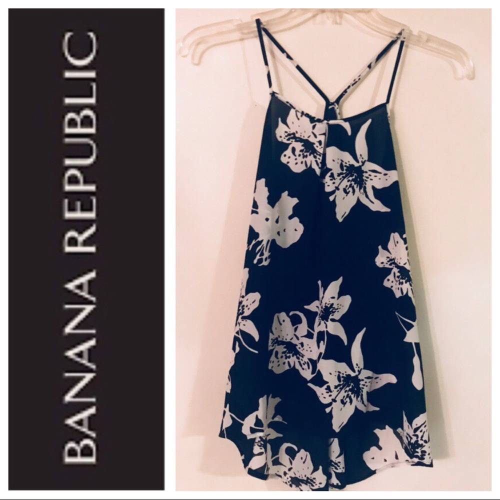 Last drop !”🌈 Banana Republic floral top. XS P